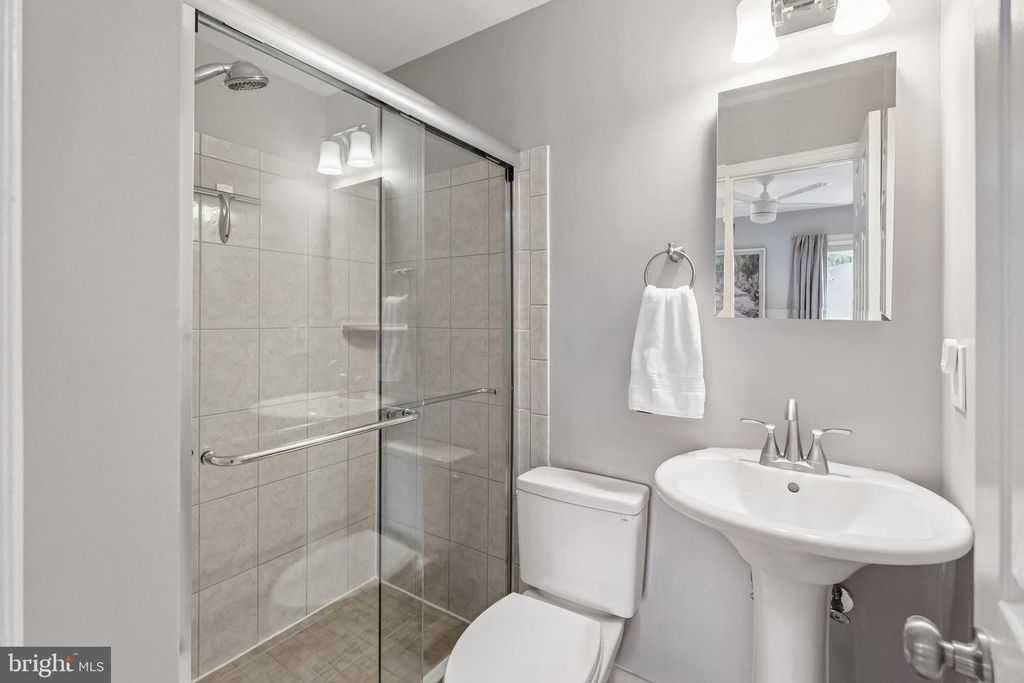 Image 18 of property listing at 7 CORNERWOOD CT, Gaithersburg, MD 20878