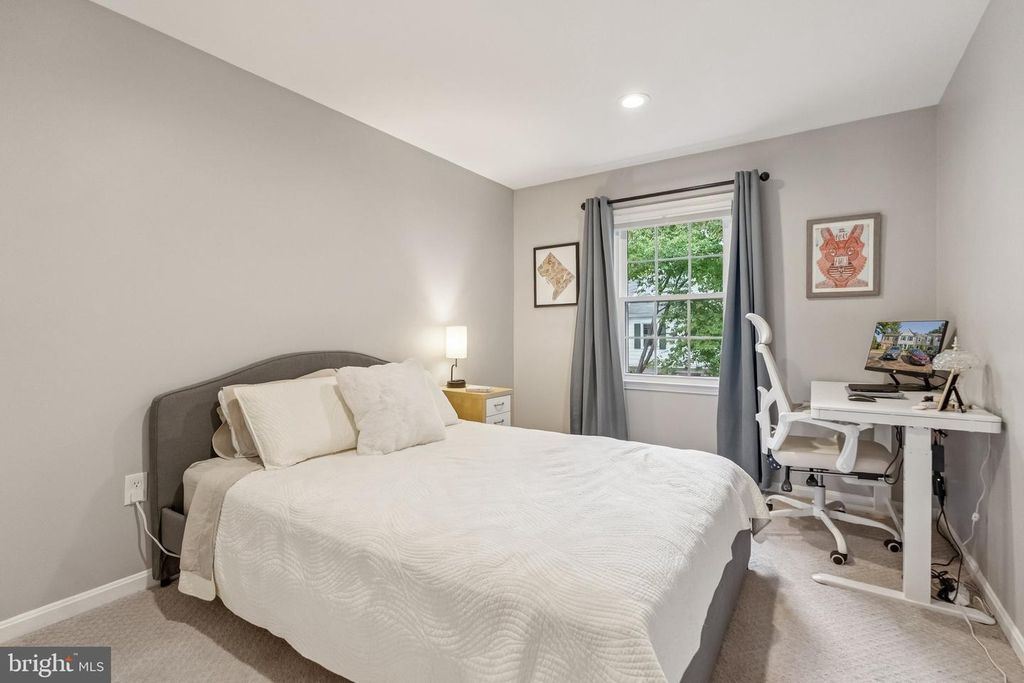 Image 19 of property listing at 7 CORNERWOOD CT, Gaithersburg, MD 20878