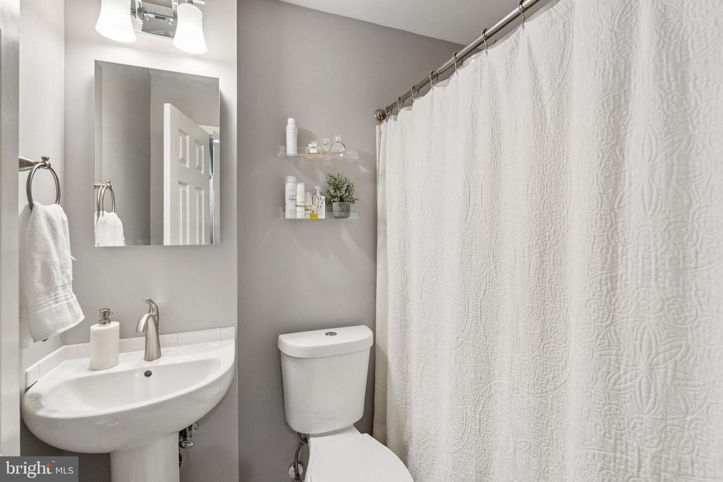 Image 21 of property listing at 7 CORNERWOOD CT, Gaithersburg, MD 20878