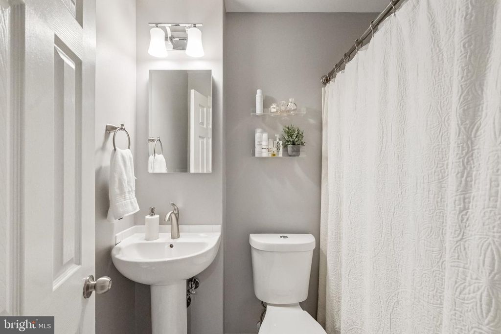 Image 22 of property listing at 7 CORNERWOOD CT, Gaithersburg, MD 20878