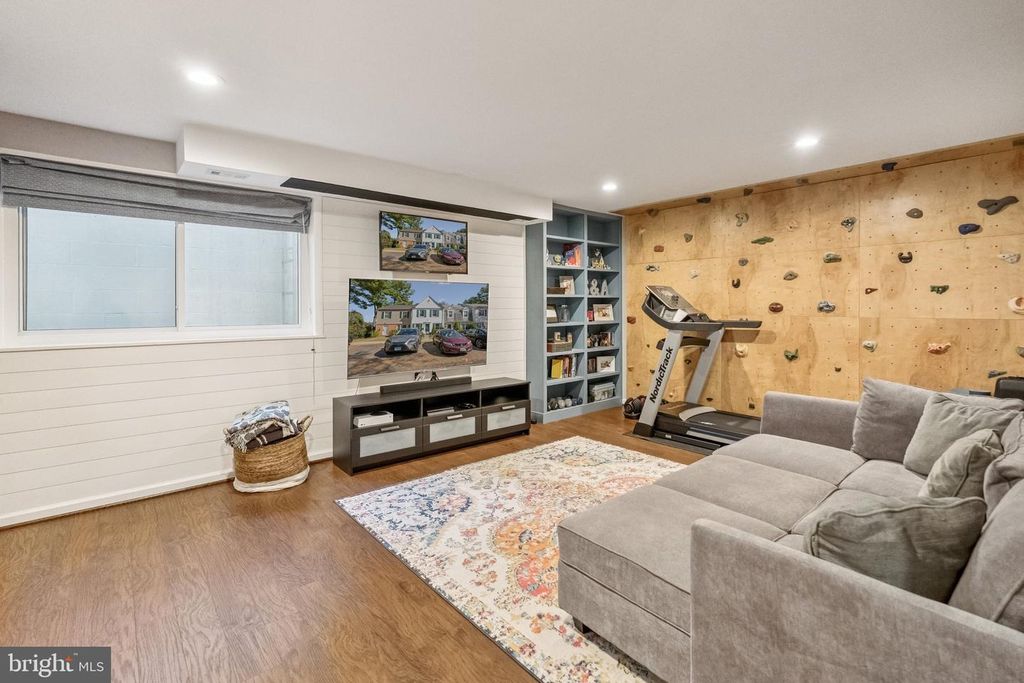 Image 28 of property listing at 7 CORNERWOOD CT, Gaithersburg, MD 20878