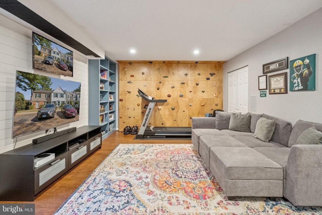 Image 29 of property listing at 7 CORNERWOOD CT, Gaithersburg, MD 20878