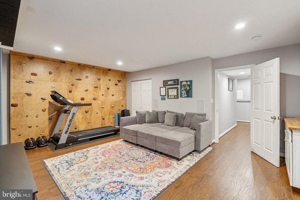 Image 30 of property listing at 7 CORNERWOOD CT, Gaithersburg, MD 20878