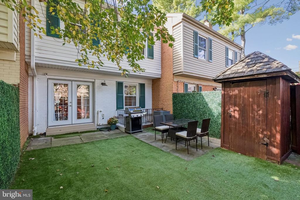 Image 33 of property listing at 7 CORNERWOOD CT, Gaithersburg, MD 20878