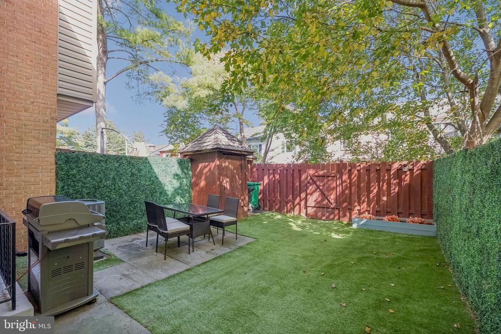 Image 34 of property listing at 7 CORNERWOOD CT, Gaithersburg, MD 20878