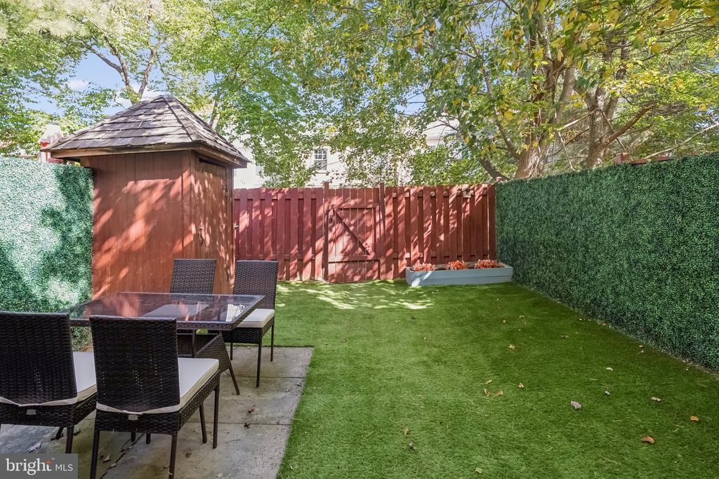 Image 35 of property listing at 7 CORNERWOOD CT, Gaithersburg, MD 20878