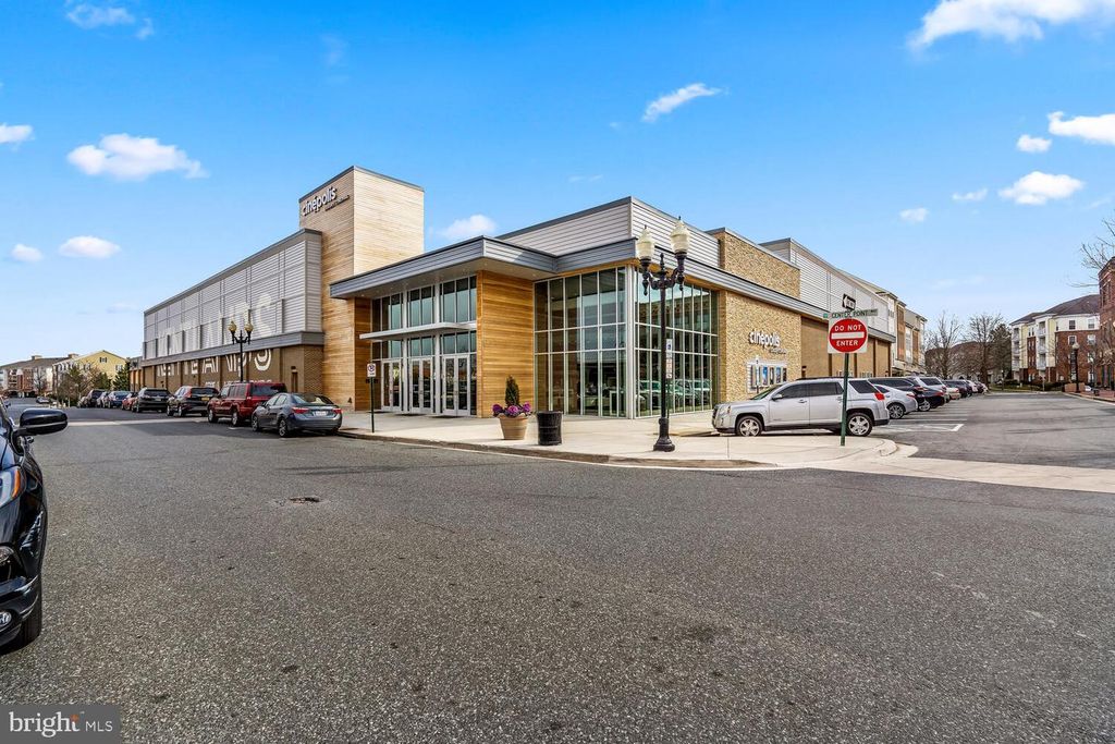 Image 40 of property listing at 7 CORNERWOOD CT, Gaithersburg, MD 20878