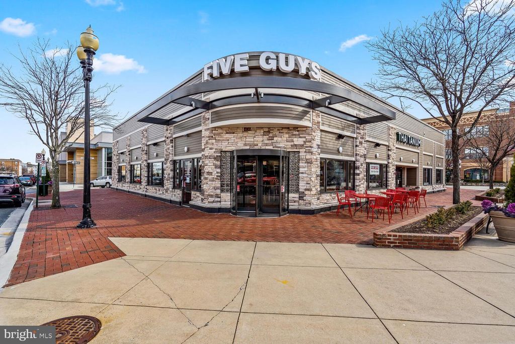 Image 43 of property listing at 7 CORNERWOOD CT, Gaithersburg, MD 20878