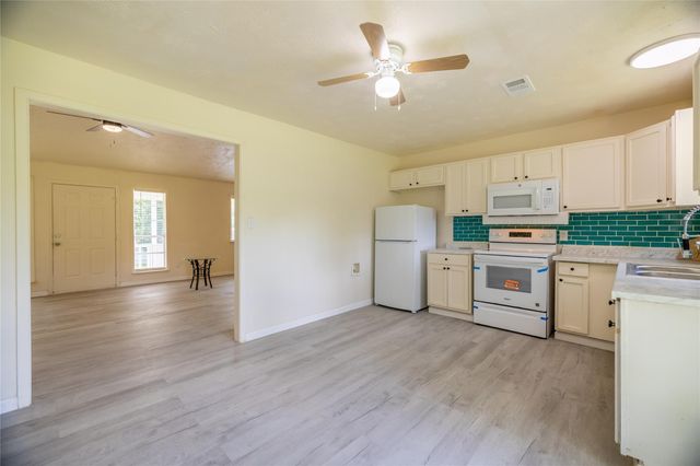 91 Hulon Hall Court, Cleveland, TX 77328