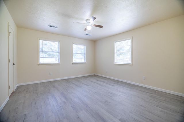 91 Hulon Hall Court, Cleveland, TX 77328