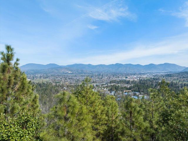 3601 Campus View Drive, Grants Pass, OR 97527