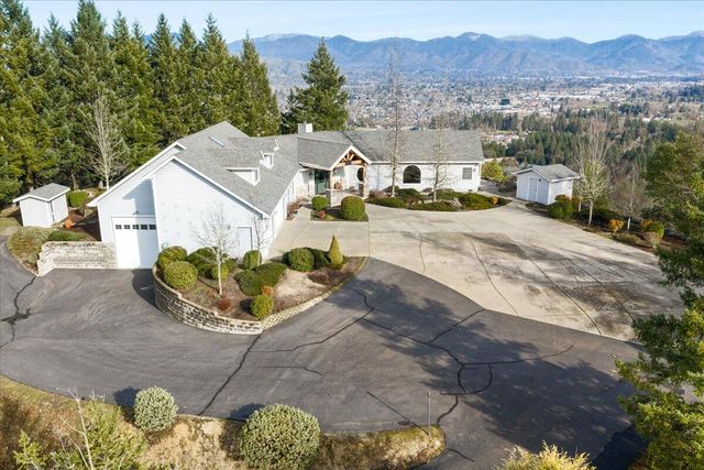3601 Campus View Drive, Grants Pass, OR 97527