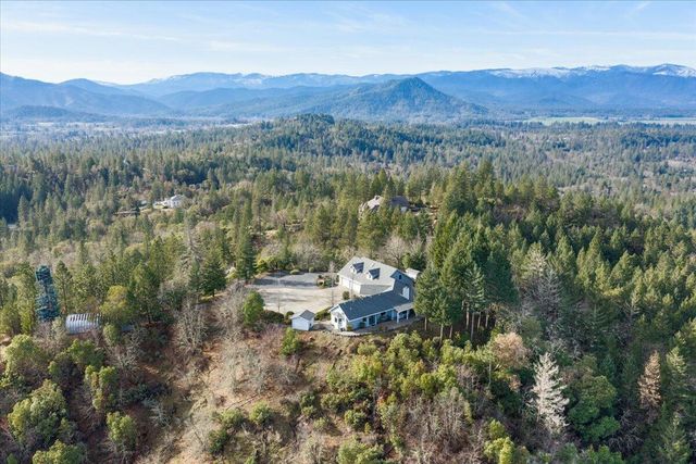 3601 Campus View Drive, Grants Pass, OR 97527