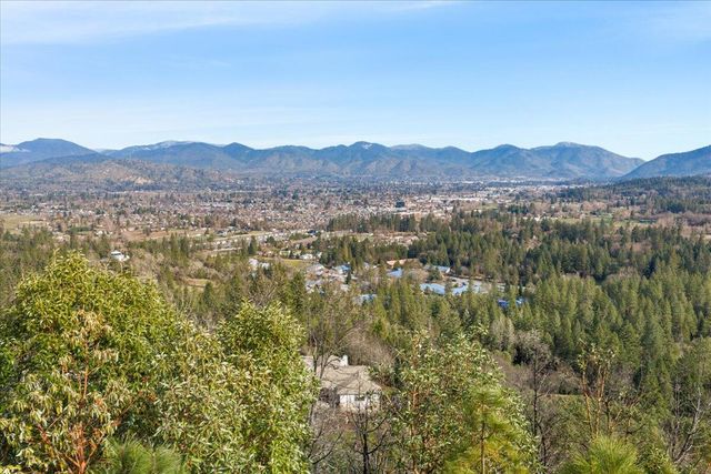 3601 Campus View Drive, Grants Pass, OR 97527