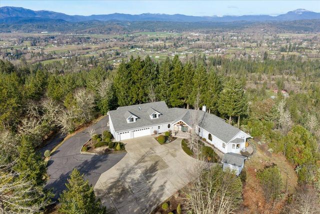 3601 Campus View Drive, Grants Pass, OR 97527