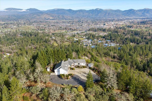 3601 Campus View Drive, Grants Pass, OR 97527