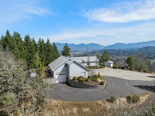 3601 Campus View Drive, Grants Pass, OR 97527