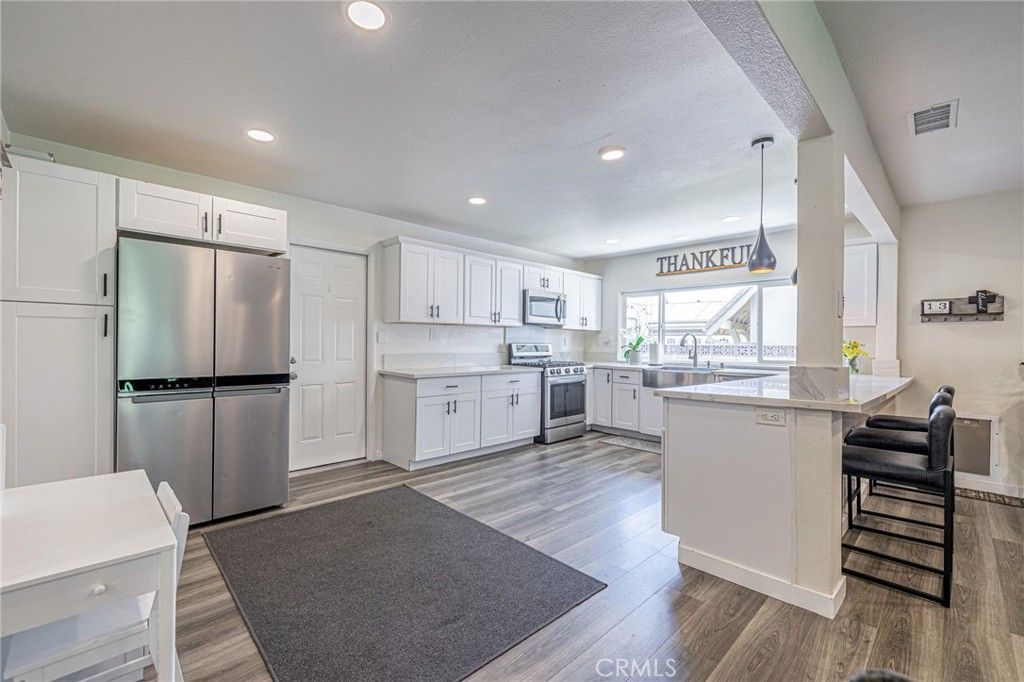 Image 11 of property listing at 2575 Victoria, Simi Valley, CA 93065
