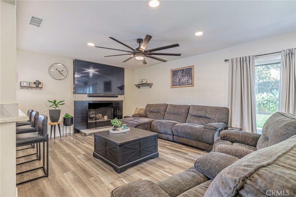 Image 9 of property listing at 2575 Victoria, Simi Valley, CA 93065