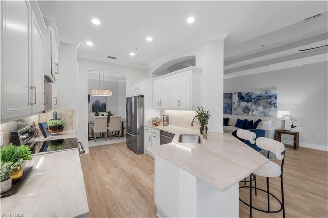 9520 Ironstone 202, Naples, FL 34120