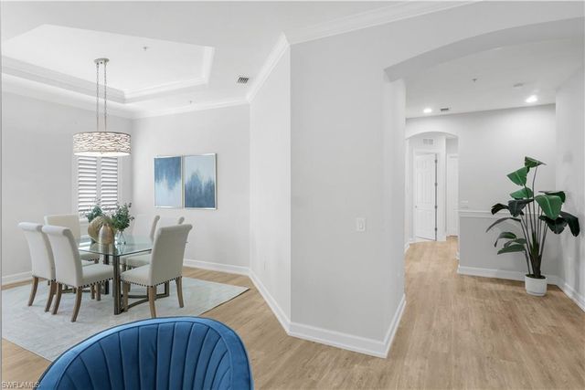 9520 Ironstone 202, Naples, FL 34120