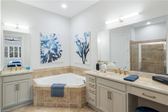 9520 Ironstone 202, Naples, FL 34120