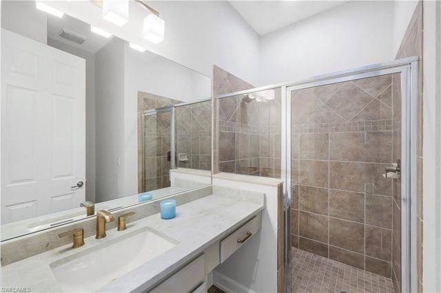 9520 Ironstone 202, Naples, FL 34120