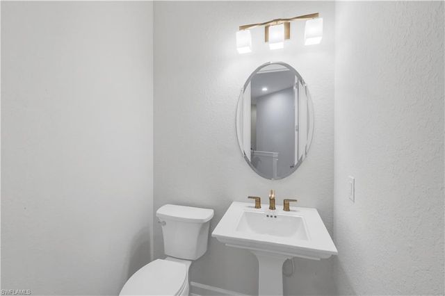 9520 Ironstone 202, Naples, FL 34120