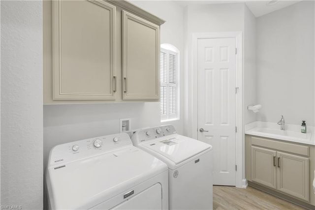 9520 Ironstone 202, Naples, FL 34120
