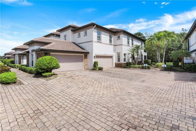 9520 Ironstone 202, Naples, FL 34120