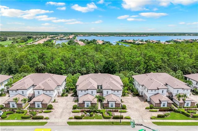 9520 Ironstone 202, Naples, FL 34120
