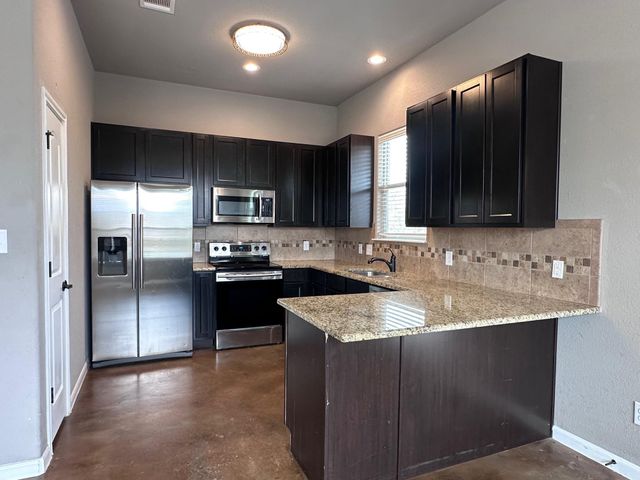 200 Mauna Kea LN B, Bastrop, TX 78602