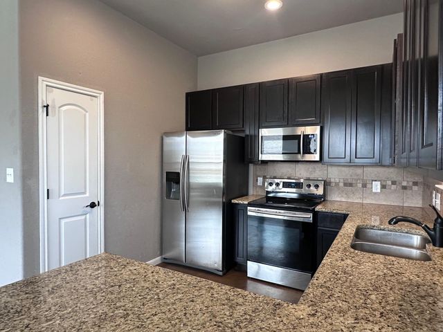 200 Mauna Kea LN B, Bastrop, TX 78602