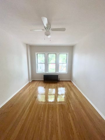 4305 W Augusta Boulevard 2, Chicago, IL 60651