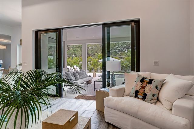 325 Holly Road, Vero Beach, FL 32963