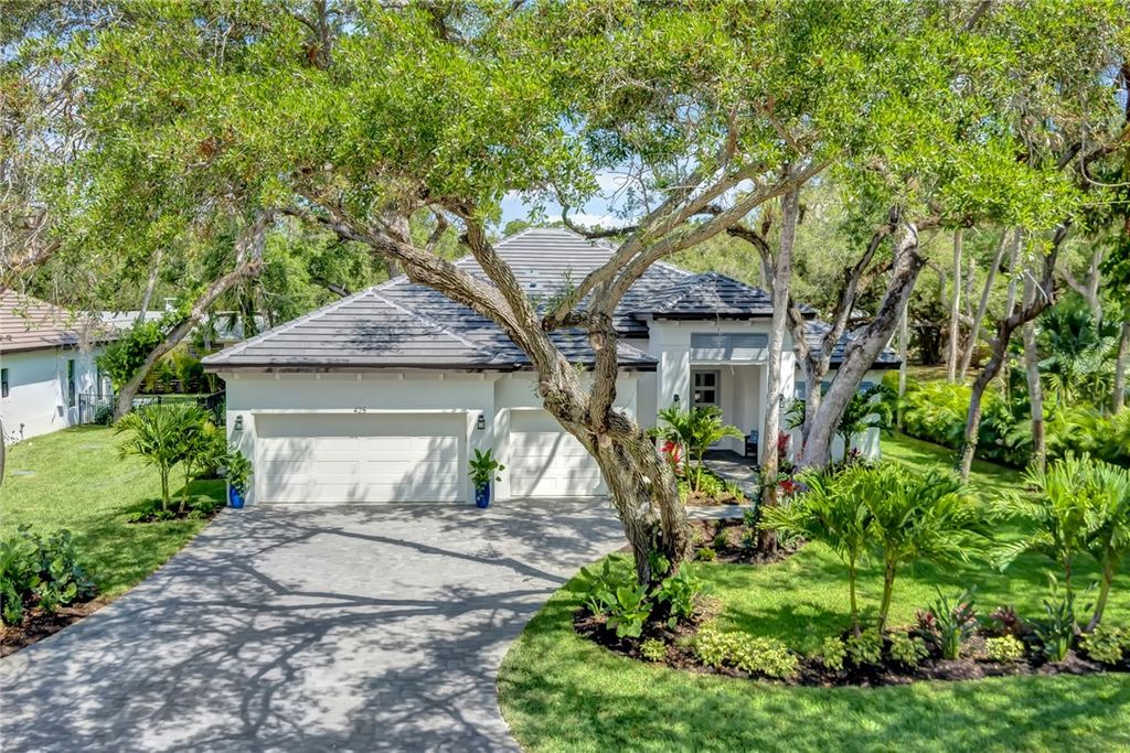 325 Holly Road, Vero Beach, FL 32963