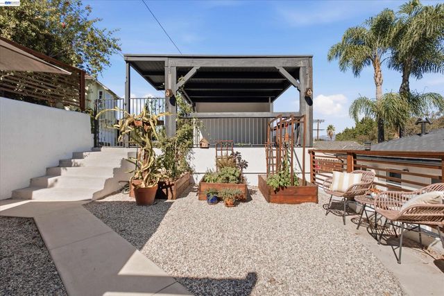 3929 Division St, Los Angeles, CA 90065