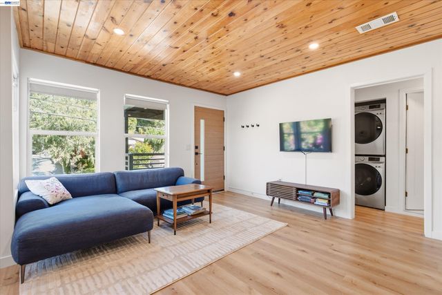 3929 Division St, Los Angeles, CA 90065