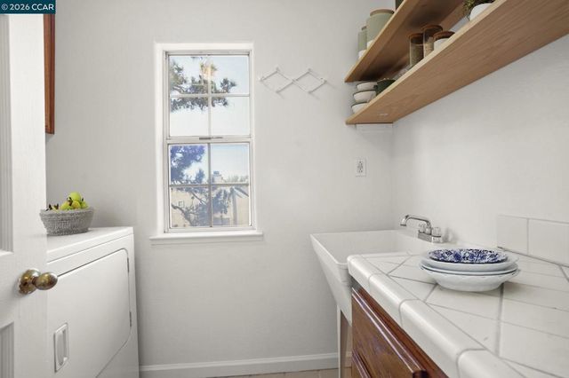 367 Hemleb Ct, Pinole, CA 94564