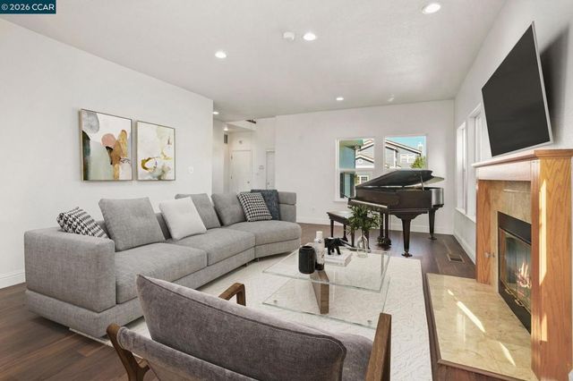 367 Hemleb Ct, Pinole, CA 94564