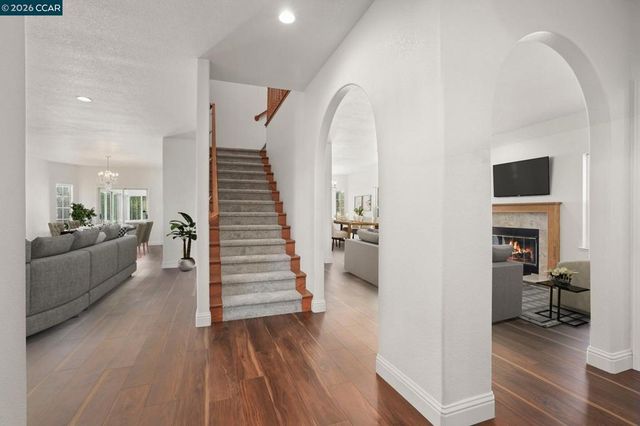 367 Hemleb Ct, Pinole, CA 94564