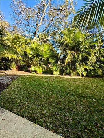 1630 42nd Square 104, Vero Beach, FL 32960