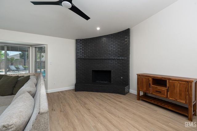 11123 Coachlight Court, Bakersfield, CA 93312