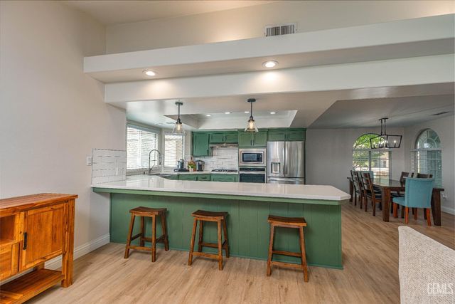 11123 Coachlight Court, Bakersfield, CA 93312