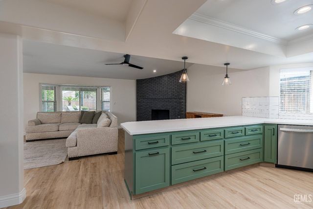 11123 Coachlight Court, Bakersfield, CA 93312