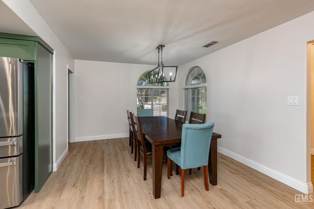 11123 Coachlight Court, Bakersfield, CA 93312