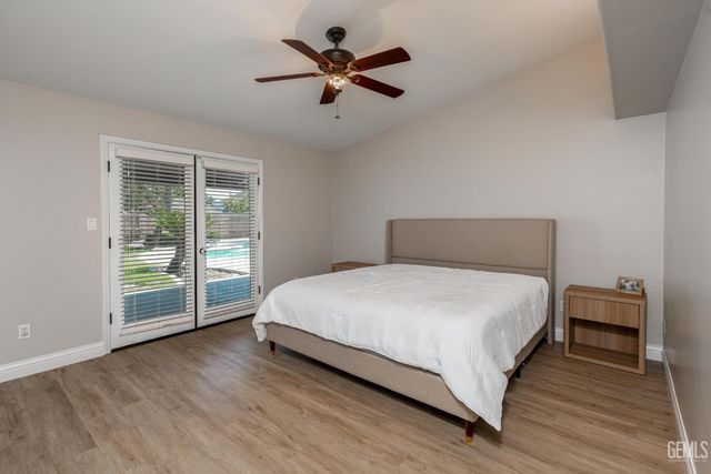 11123 Coachlight Court, Bakersfield, CA 93312
