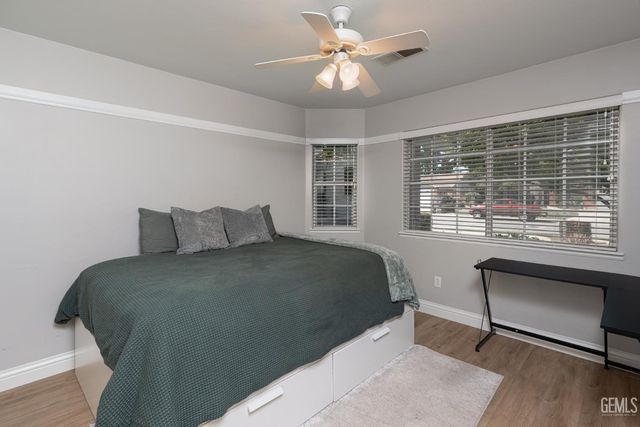 11123 Coachlight Court, Bakersfield, CA 93312