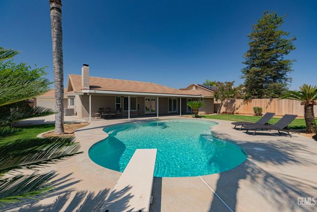 11123 Coachlight Court, Bakersfield, CA 93312