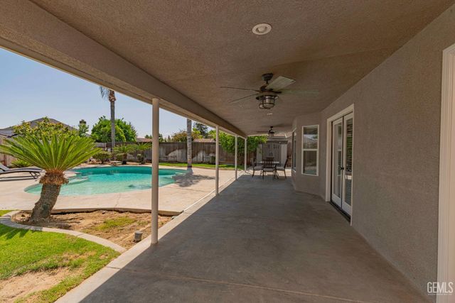 11123 Coachlight Court, Bakersfield, CA 93312